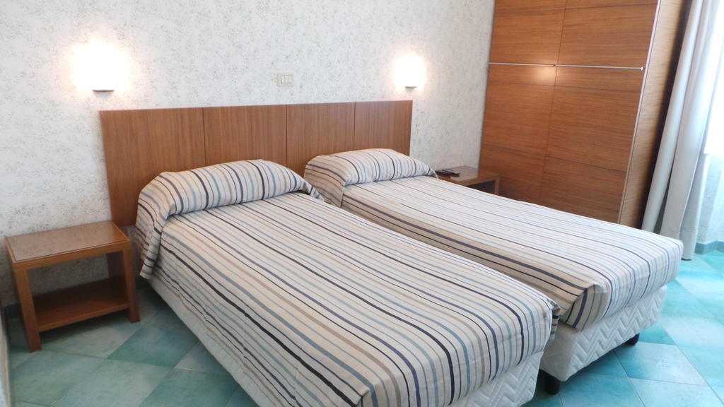 Anna Hotel 2*
